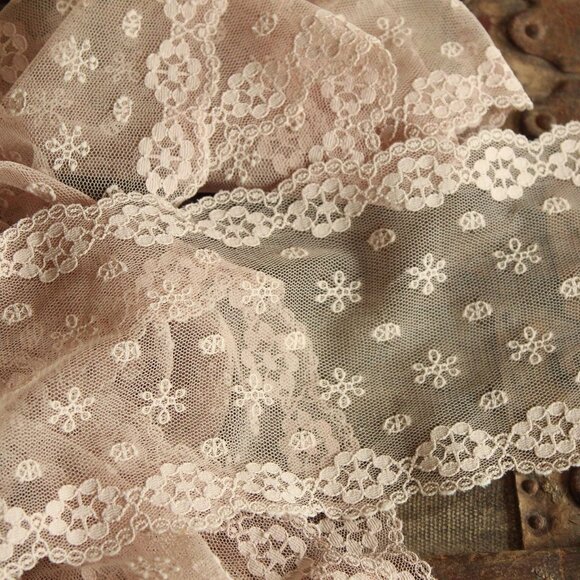 Vintage Wide Lace Trim, Beige Nylon 5" Wide, Four Yards, Scalloped Edge - Picture 1 of 10